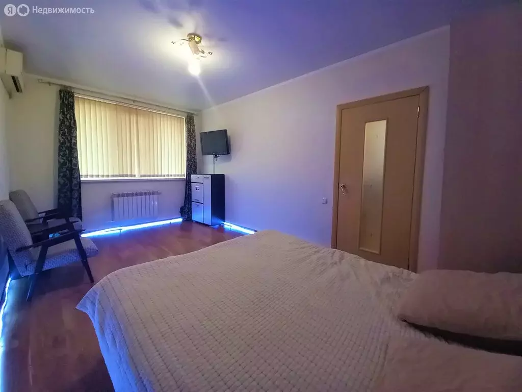 1-комнатная квартира: Ейск, Таманская улица, 101 (31.8 м) - Фото 0