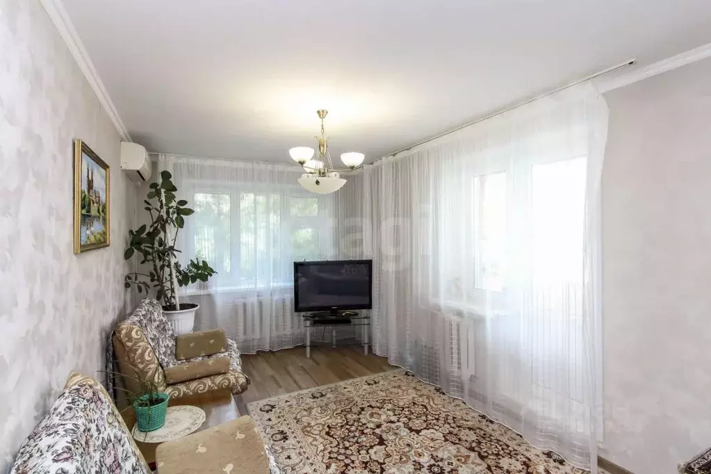 2-к кв. Тюменская область, Тюмень ул. Домостроителей, 8 (50.4 м) - Фото 1