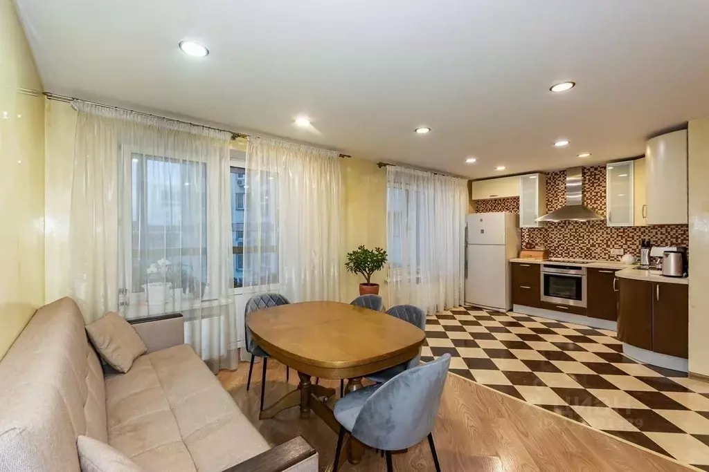 3-к кв. Свердловская область, Екатеринбург ул. Смазчиков, 3 (95.8 м) - Фото 1