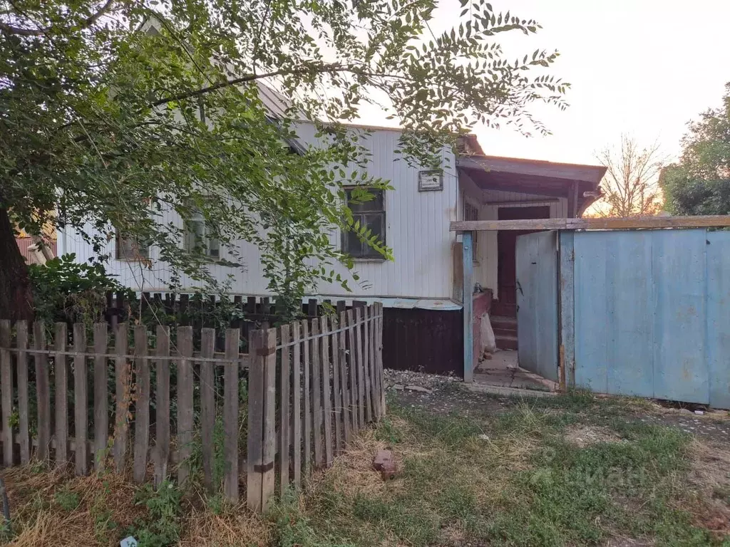 Дом в Астраханская область, Астрахань Кировоградская ул., 45 (42 м) - Фото 1