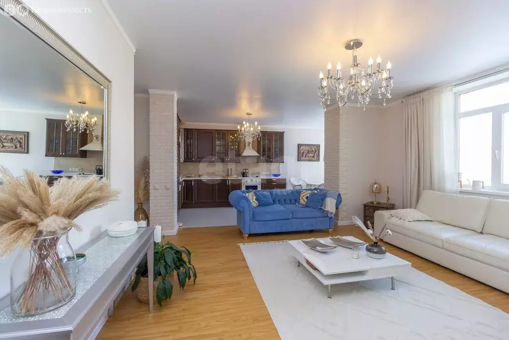 3-комнатная квартира: Омск, проспект Комарова, 15к1 (89 м) - Фото 0