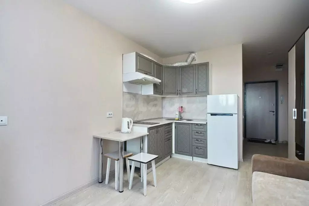 Студия Тюменская область, Тюмень ул. Тимофея Чаркова, 28 (21.0 м) - Фото 0