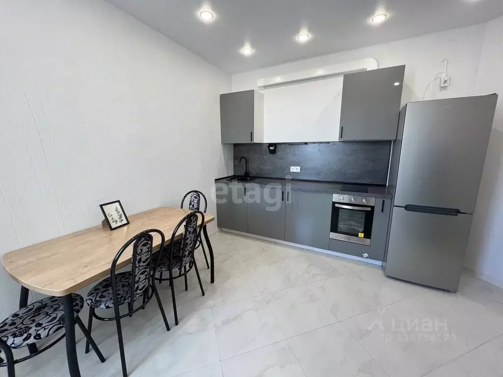 1-к кв. Тюменская область, Тюмень Новгородская ул., 1 (40.0 м) - Фото 1