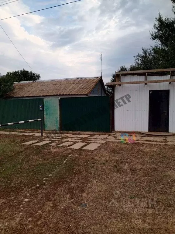 Дом в Калмыкия, Октябрьский район, пос. Большой Царын ул. Ленина (72 ... - Фото 1