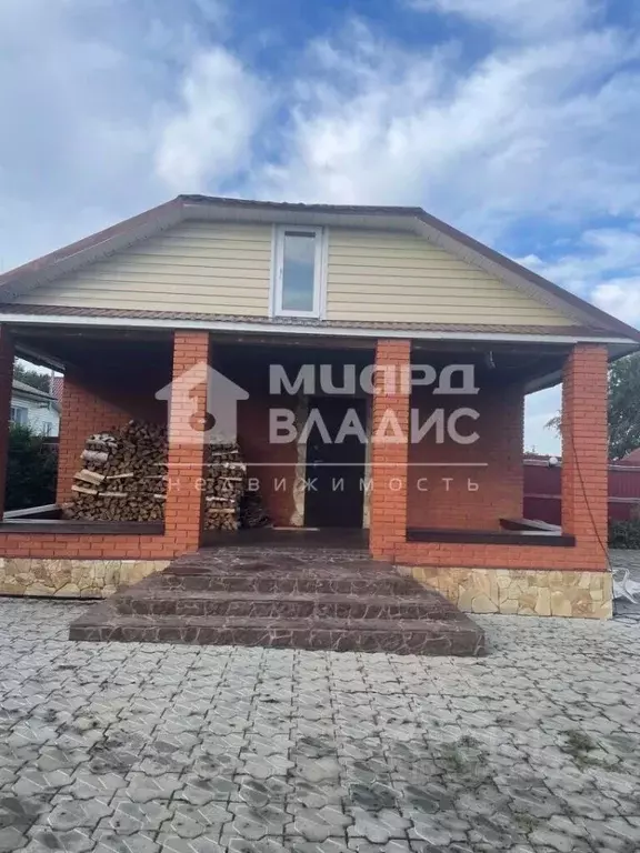 Дом в Омская область, Любинский район, с. Любино-Малороссы Советская ... - Фото 1