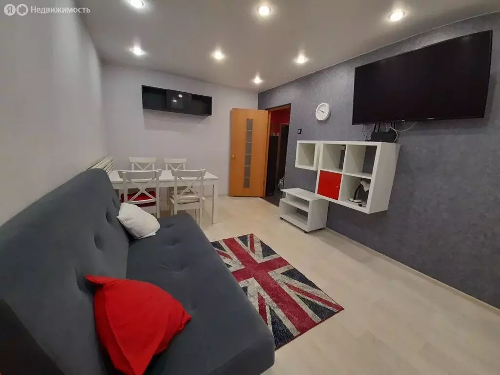 3-комнатная квартира: Иркутск, Байкальская улица, 300 (64.37 м) - Фото 1