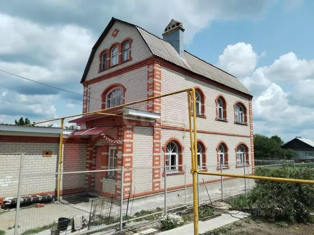 Дом в Саратовская область, Балашов Большая Революционная ул., 57 (231 ... - Фото 1