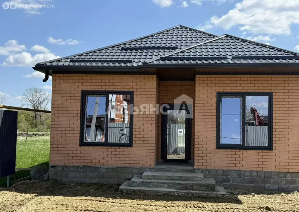 Дом в Краснодарский край, Курганинск (100 м) - Фото 1