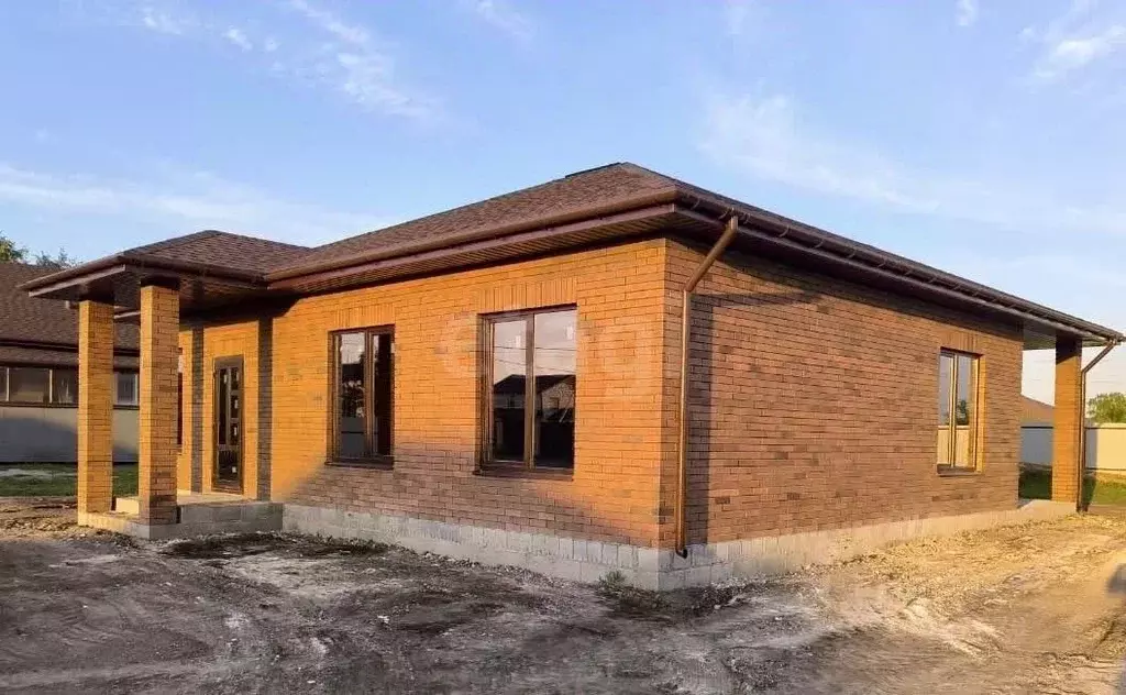 Дом в Белгородская область, Старооскольский городской округ, с. ... - Фото 1