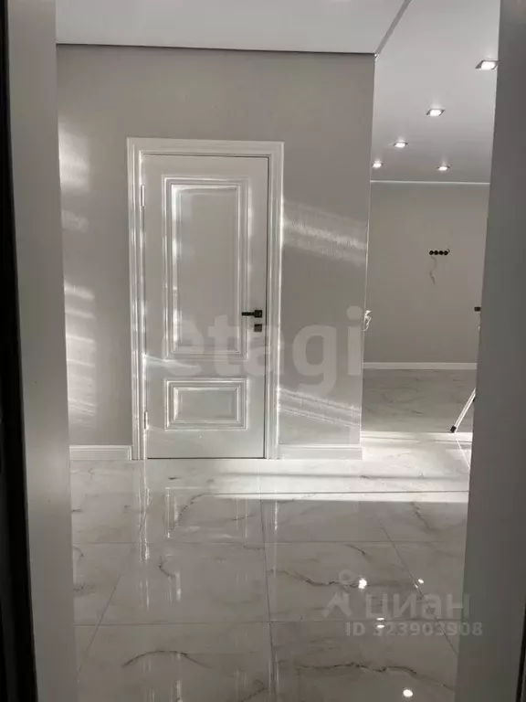 2-к кв. Северная Осетия, Владикавказ ул. Курсантов-Кировцев, 4А (68.0 ... - Фото 1