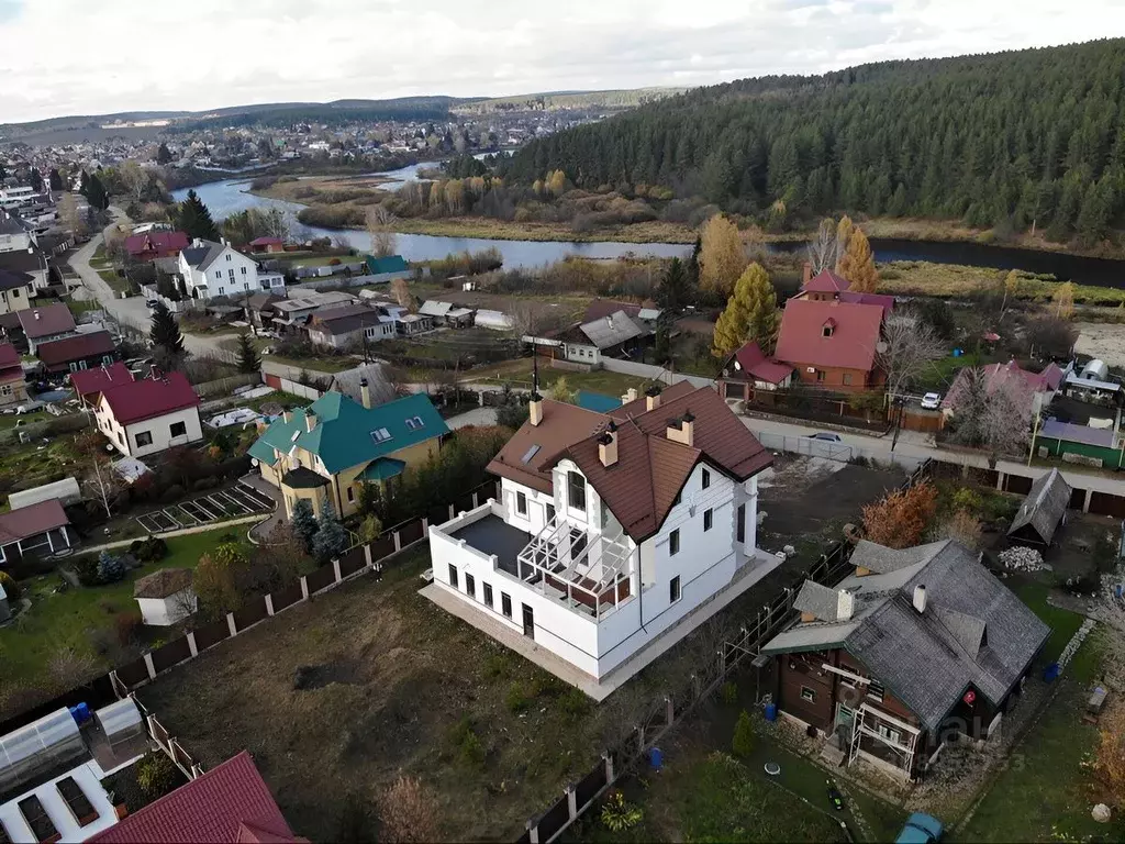 Коттедж в Свердловская область, Сысертский городской округ, с. ... - Фото 1