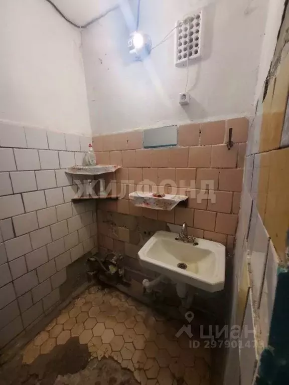 Комната Белгородская область, Белгород ул. Костюкова, 11 - Фото 1