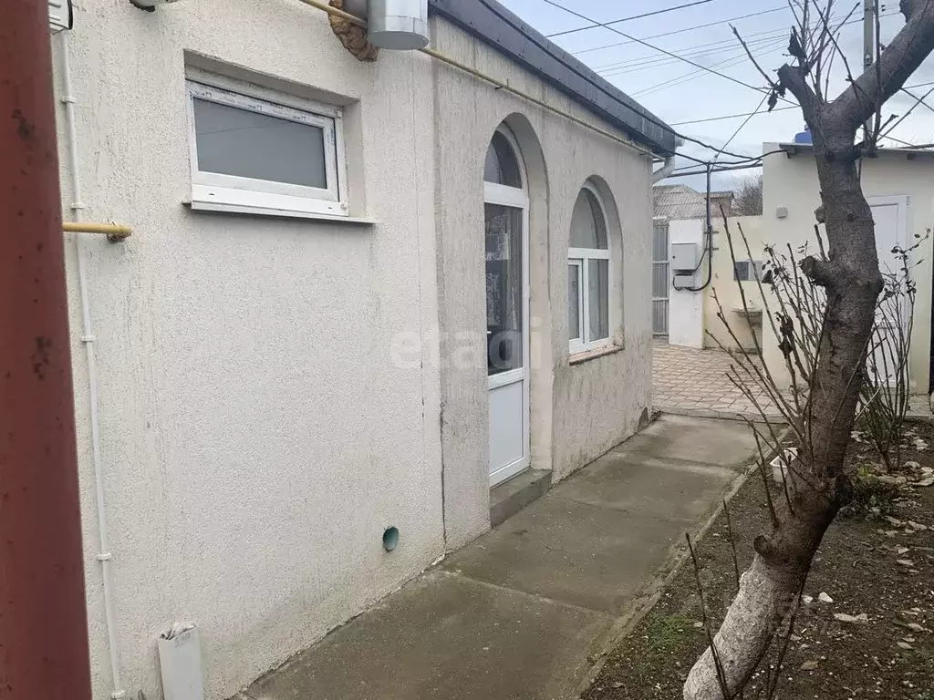 Дом в Крым, Черноморский район, с. Межводное ул. 30 лет Победы, 2 (112 ... - Фото 1