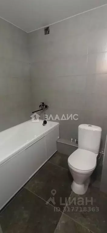 2-к кв. Башкортостан, Уфа ул. Юрия Гагарина, 3 (42.8 м) - Фото 0