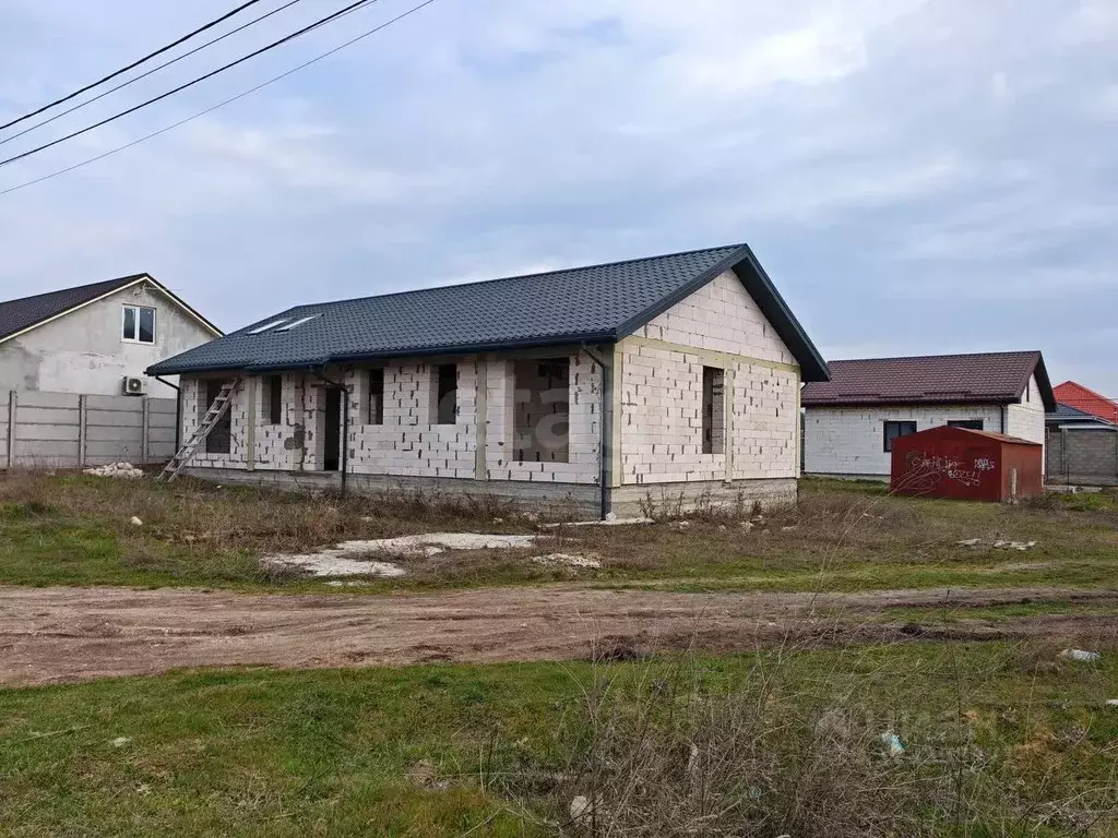Дом в Крым, Симферопольский район, Трудовское с/пос, пос. Айкаван ул. ... - Фото 1