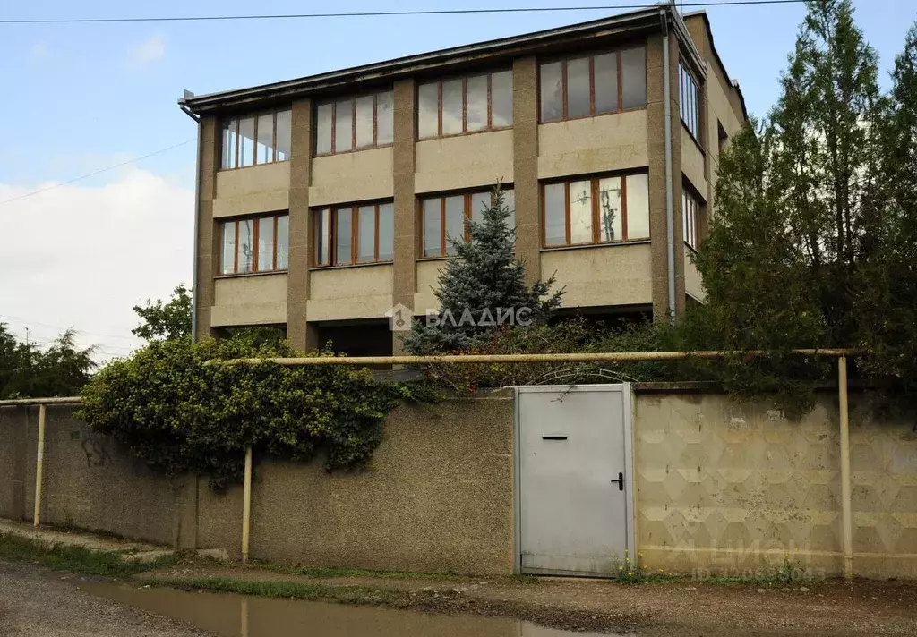 Дом в Крым, Симферополь городской округ, Комсомольское пгт ул. ... - Фото 1