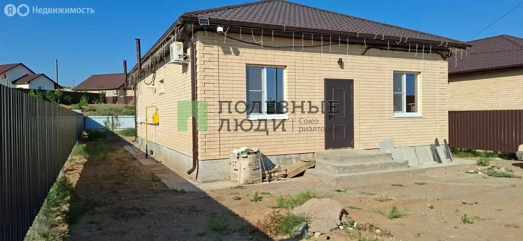 Дом в Наримановский район, поселок Наримановский, Юбилейная улица, 12А ... - Фото 1