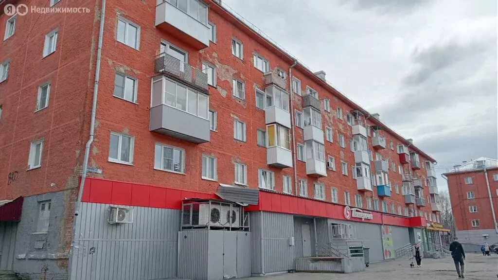 2-комнатная квартира: Осинники, улица Победы, 17 (40 м) - Фото 1