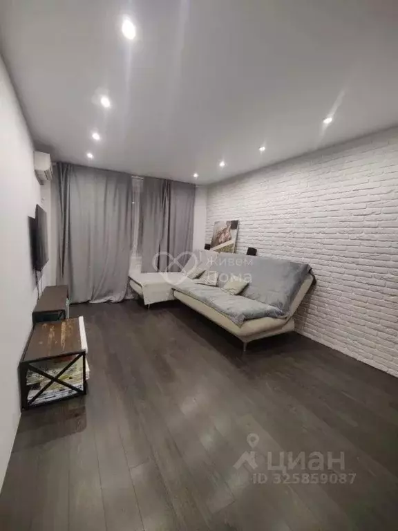 2-к кв. Волгоградская область, Волгоград ул. Кирова, 96 (49.7 м) - Фото 1