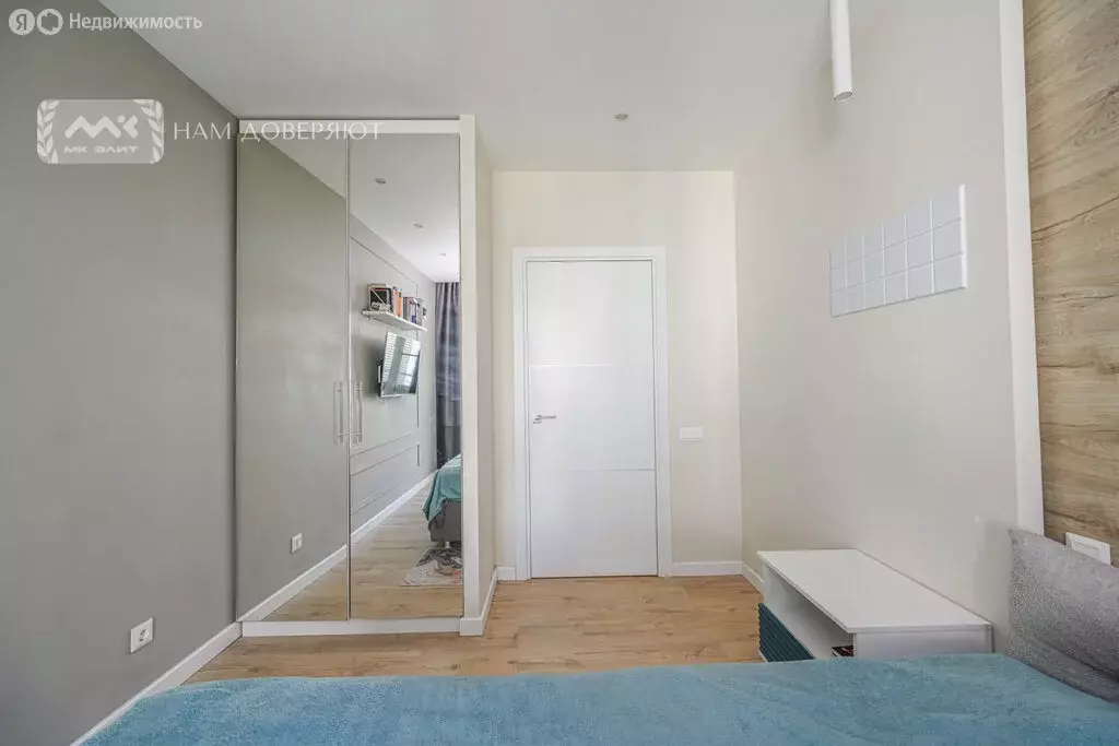 3-комнатная квартира: Санкт-Петербург, 18-я линия Васильевского ... - Фото 1