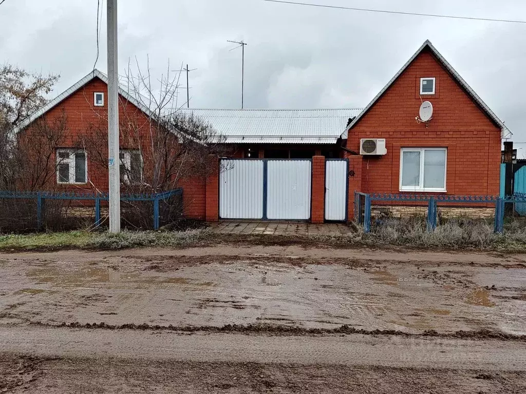 Дом в Оренбургская область, Оренбургский район, с. Нижняя Павловка ... - Фото 1
