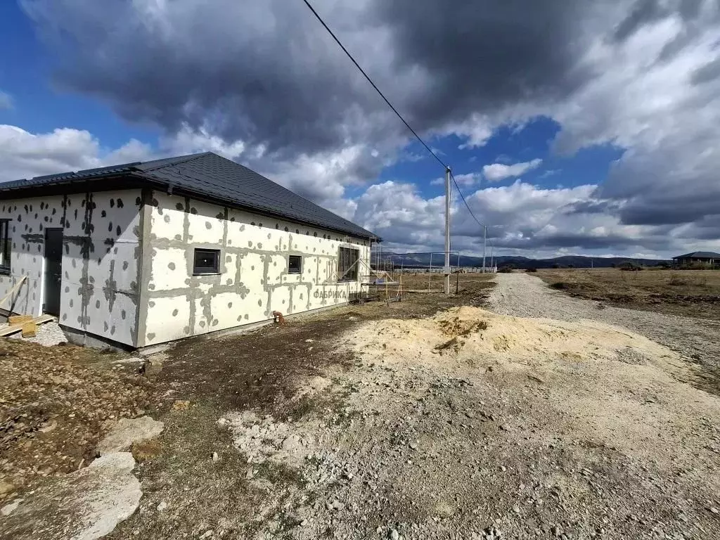 Дом в Крым, Симферопольский район, Добровское с/пос, с. Пионерское ул. ... - Фото 2