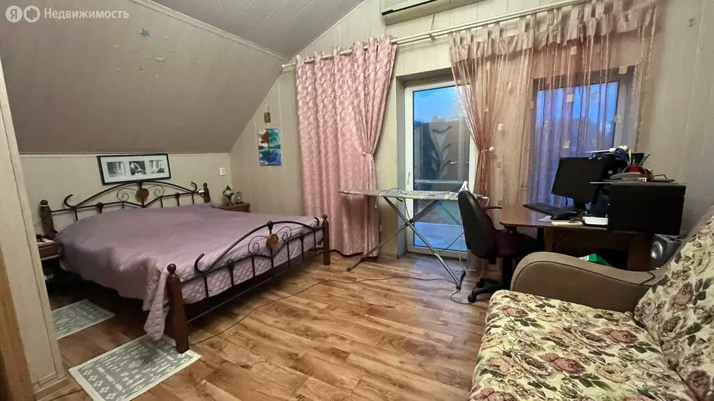 Дом в Лабинск, улица Энгельса (100 м) - Фото 2