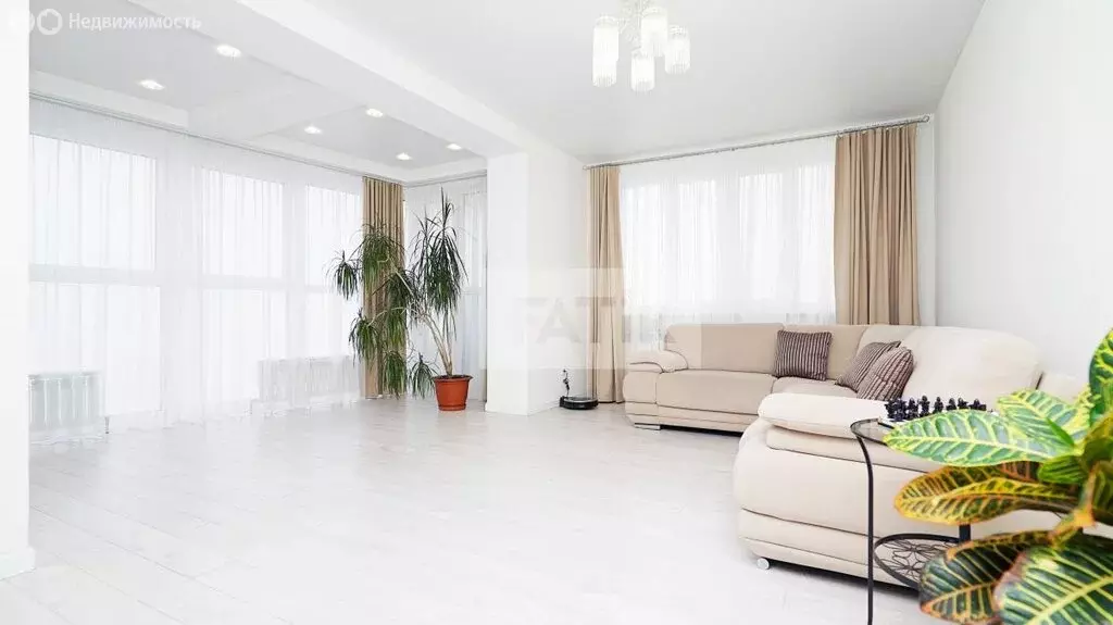 3-комнатная квартира: Казань, улица Рихарда Зорге, 66В (90.2 м) - Фото 1