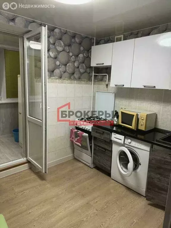 1-комнатная квартира: Севастополь, улица Адмирала Юмашева, 11 (50 м) - Фото 0