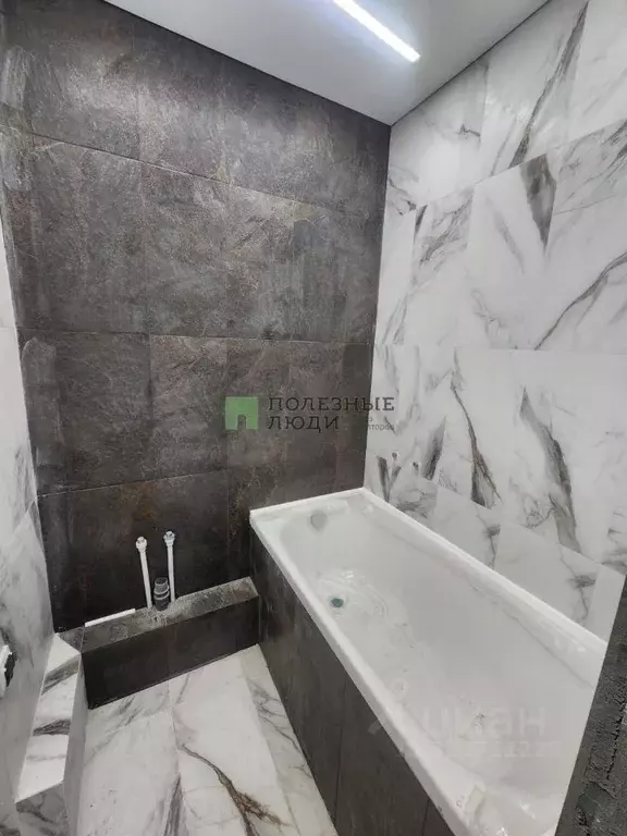 1-к кв. Курганская область, Курган Заозерный жилрайон, 7-й мкр, 11 ... - Фото 1