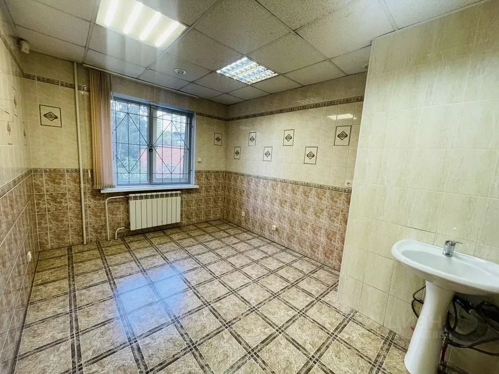 Помещение свободного назначения в Свердловская область, Екатеринбург ... - Фото 2