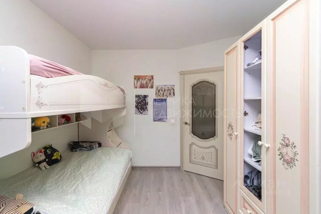 3-к кв. Тюменская область, Тюмень ул. Федюнинского, 64 (109.0 м) - Фото 1