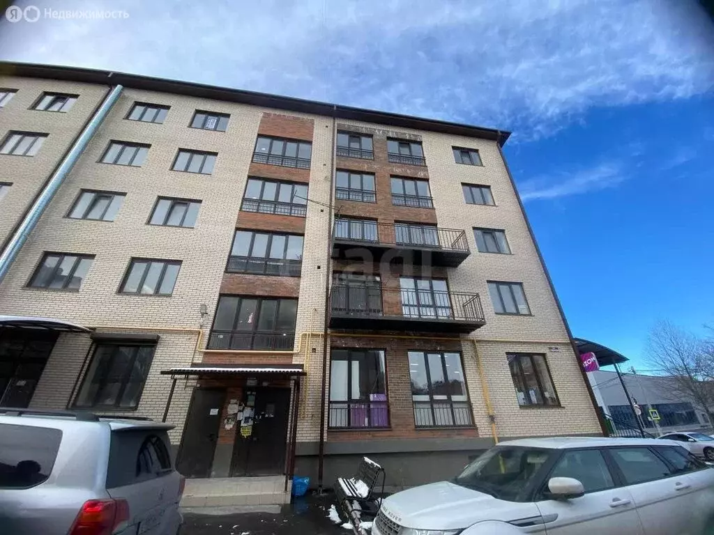 3-комнатная квартира: Владикавказ, улица Хадарцева, 29/7 (100 м) - Фото 1