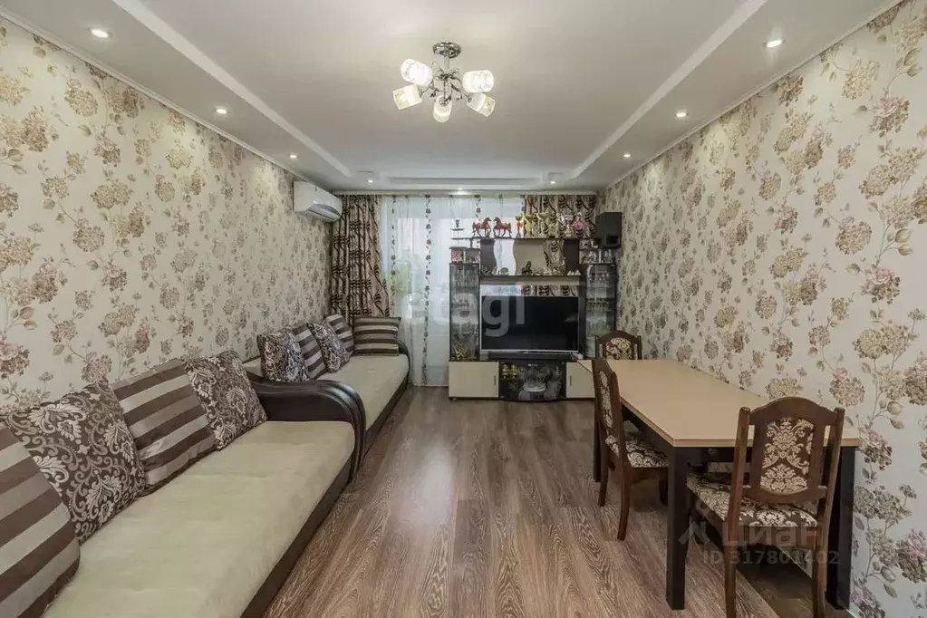 2-к кв. Тюменская область, Тюмень Кремлевская ул., 110к2 (62.4 м) - Фото 0