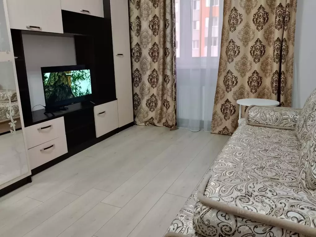 1-к кв. Тюменская область, Тобольск 10-й мкр, 72 (41.0 м) - Фото 0