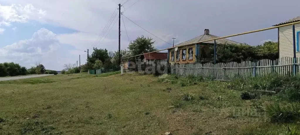 Дом в Белгородская область, Волоконовский район, Репьевское с/пос, с. ... - Фото 1