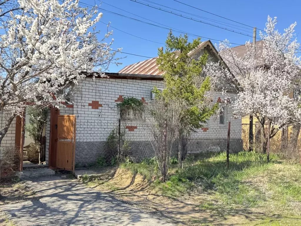 Дом в Саратовская область, Энгельс Удалой пер. (83 м) - Фото 1