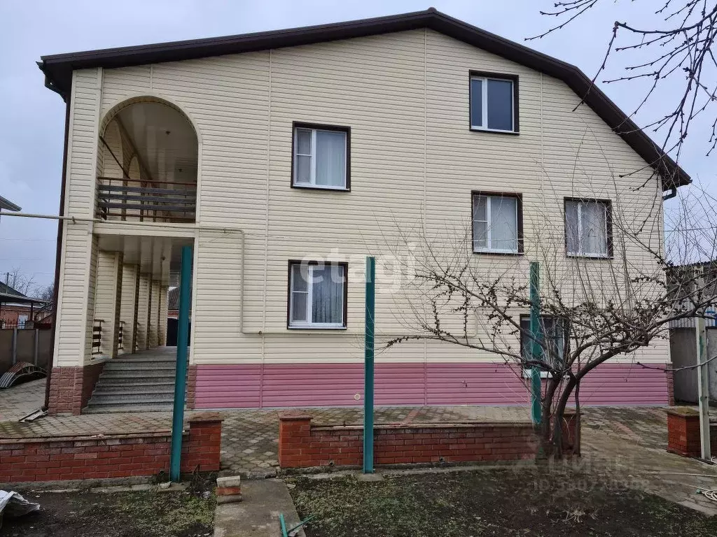 Дом в Краснодарский край, Павловская ст-ца ул. Вишневая, 34 (346 м) - Фото 1