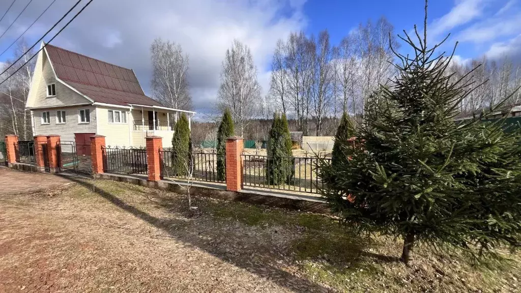 Дом в Ленинградская область, Киришский район, Будогощское городское ... - Фото 1