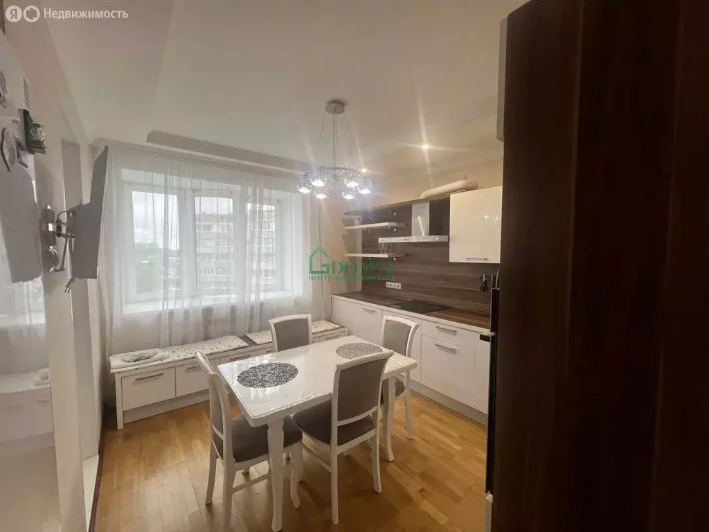 2-комнатная квартира: Тобольск, микрорайон 3Б, 17 (78 м) - Фото 1