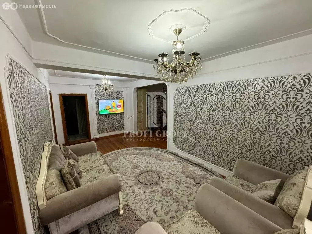 3-комнатная квартира: Махачкала, улица Каримова, 8 (85 м) - Фото 1