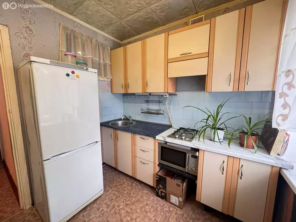 3-комнатная квартира: Челябинск, улица Кирова, 1 (42.8 м) - Фото 0