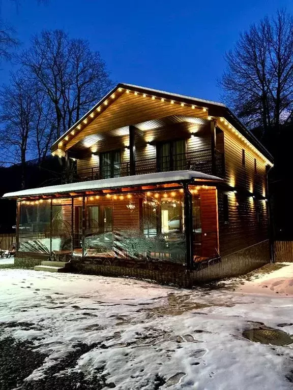 Дом в Карачаево-Черкесия, Зеленчукский район, с. Архыз ул. Лесная, 42 ... - Фото 1