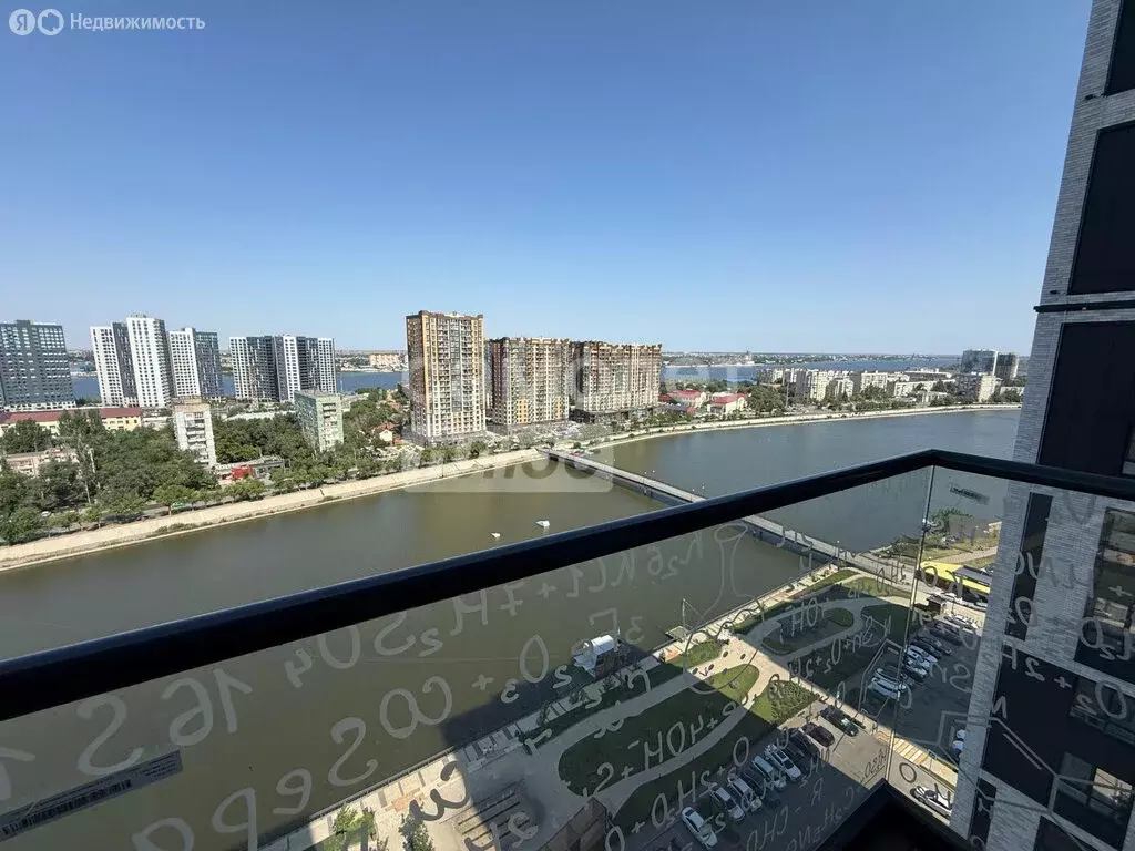 3-комнатная квартира: Астрахань, улица Набережная Приволжского Затона, ... - Фото 0
