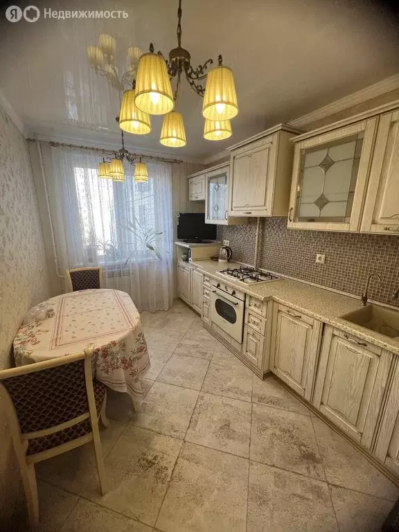3-комнатная квартира: Ижевск, улица Холмогорова, 27 (66 м) - Фото 1