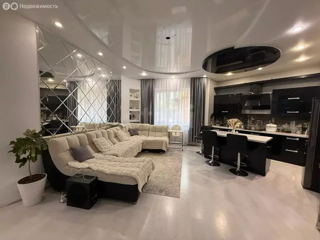 4-комнатная квартира: Новодвинск, площадь Ленина, 1 (143 м) - Фото 1