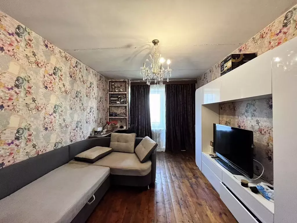 5-к кв. Ленинградская область, Волхов ул. Фрунзе, 7 (123.0 м) - Фото 0