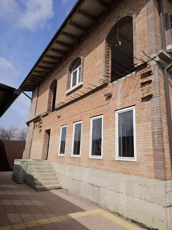 Дом в Северная Осетия, Ардон ул. Зангиева (600 м) - Фото 2