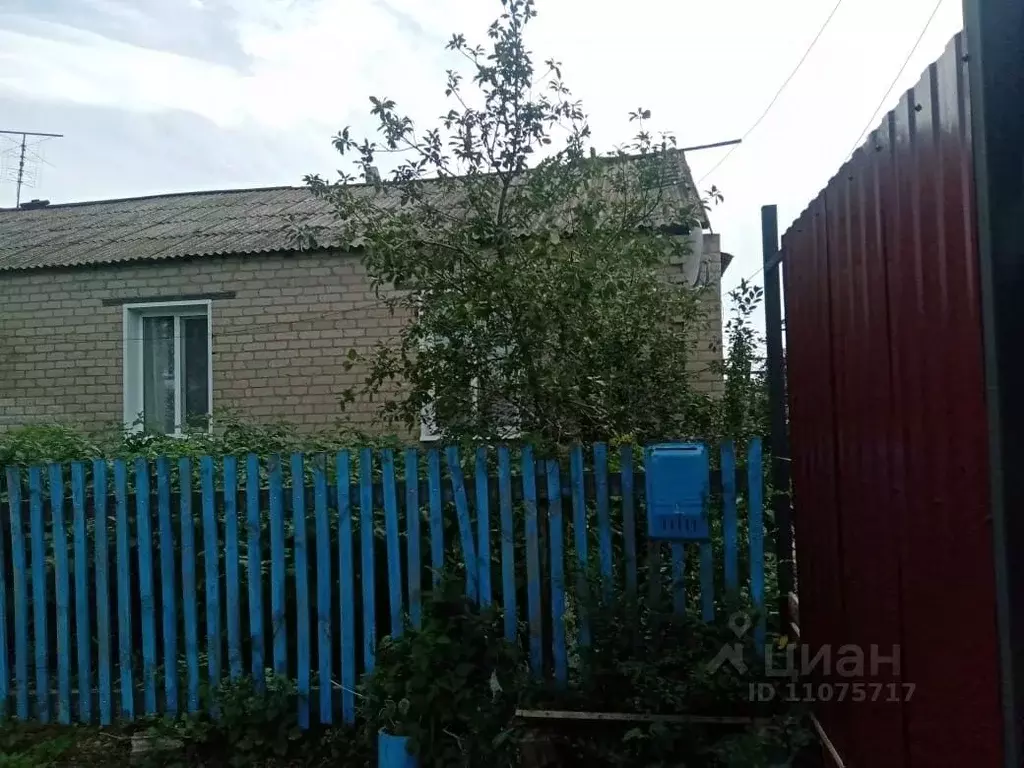 Дом в Саратовская область, Федоровский район, с. Еруслан  (75 м) - Фото 0