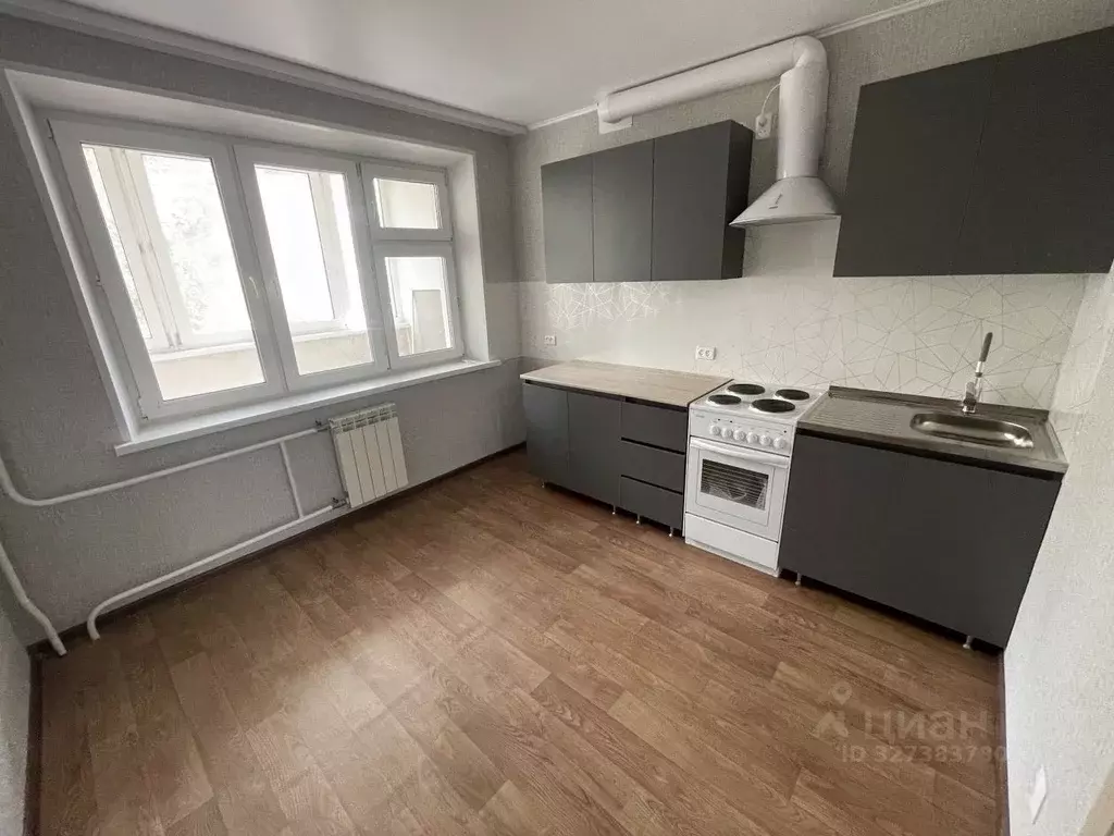 3-к кв. Челябинская область, Челябинск ул. Молодогвардейцев, 70 (77.0 ... - Фото 1